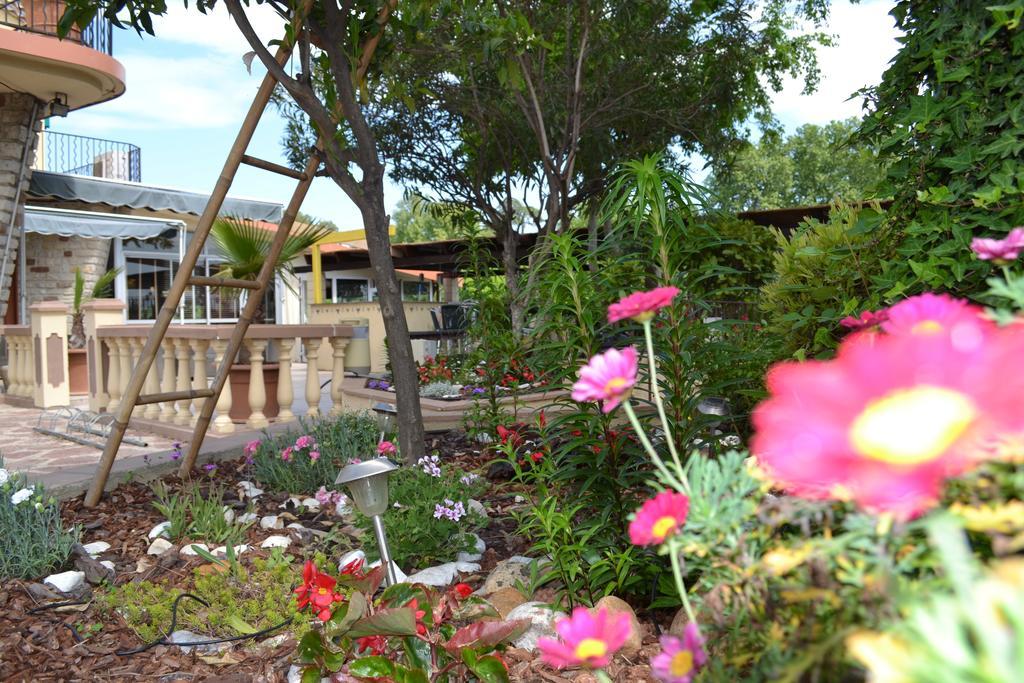 Hotel Restaurant Mon Auberge ลูเนล ภายนอก รูปภาพ